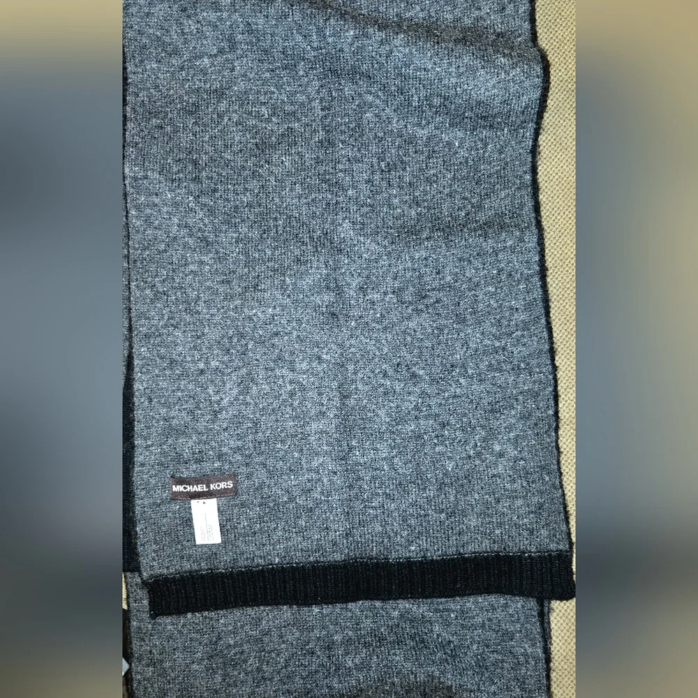 Michael Kors Men's Black and Gray Knit Scarf